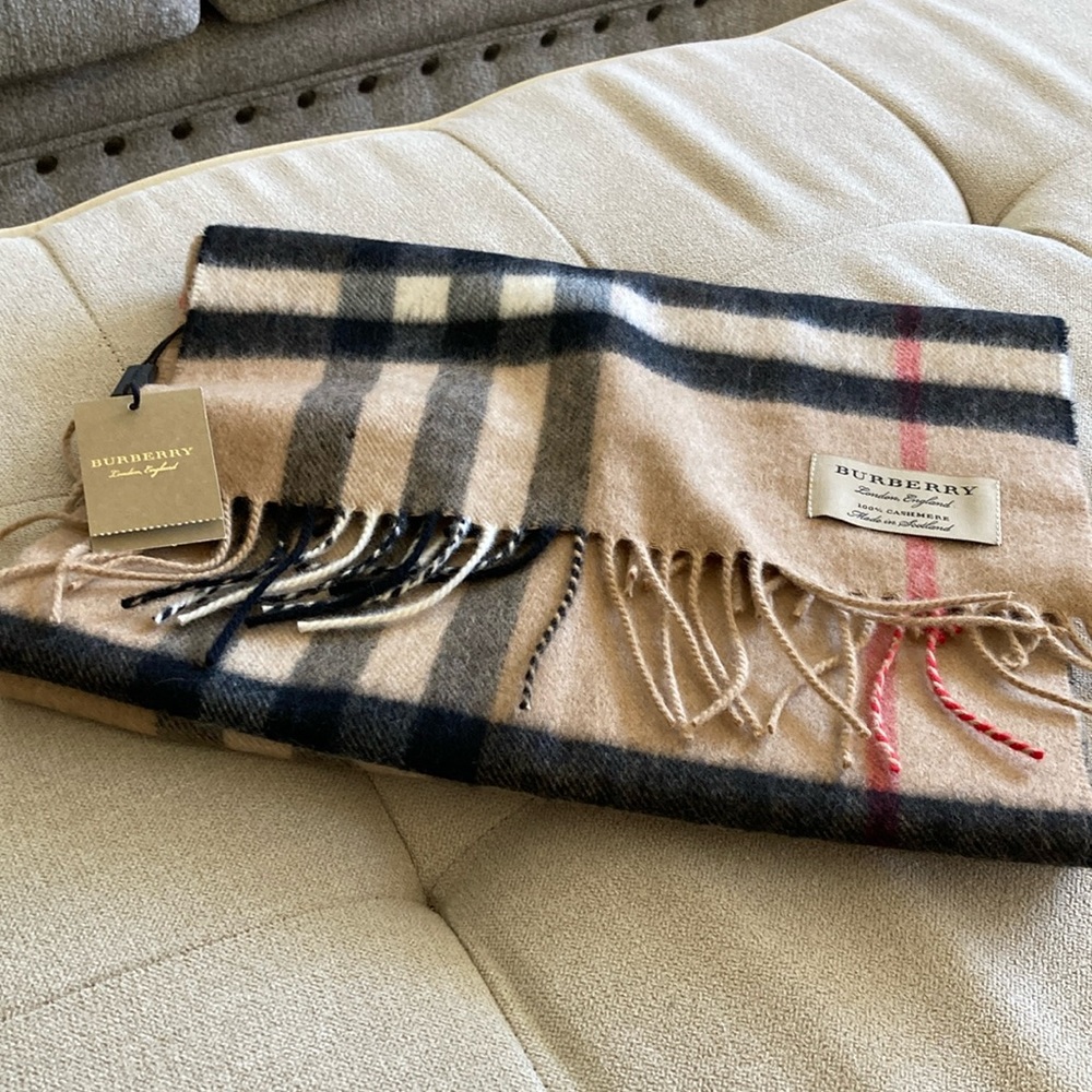 NWT Burberry Giant Check Cashmere Scarf